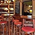 ワインとチーズの専門店 Natural Maison H - 2、3名様で座れるテーブル席！