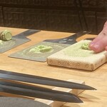 熟成鮨 万 - ※山葵を違うおろし金で擦って・・