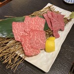 焼肉 けっさく - 刺身2点盛（赤身・大トロ）