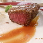 こんなうめぇ肉　なかなか喰えまへんで　最高の赤身！！