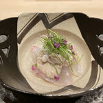 すし昇 - 天然真鯛(三河2.5キロ)カワハギの肝　鱈の白子　甘めのポン酢で