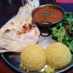 タンドールバル カマルプール - カマルランチ 800円(税込)
      海老と茄子（辛口） ライス大盛