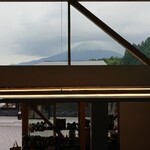 SHIRAITO GENERAL STORE - 富士山が見える