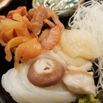 出羽鮨 - 水ダコ、赤貝。