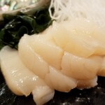 出羽鮨 - 活ホタテも。