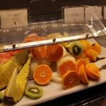 厨翠山   - 朝食後のラウンジ　フルーツ盛り合わせ