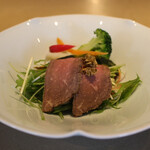厨翠山   - 水槽野菜のサラダ　ローストビーフ　がごめ昆布と山わさびの醤油漬け添え