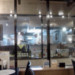 アーンドラ・ダイニング - 客席から厨房が見えるサービス