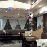 アーンドラ・ダイニング - 豪華な内装