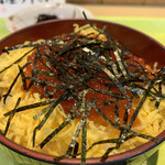 うみてらす名立 名立漁港直送 地魚専門店 - いくら丼と半ラーメンセットのいくら丼