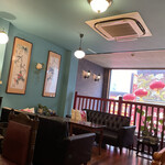 萬來行カフェ - 奥の喫煙席からの眺め。良き。