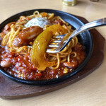 カフェレストラン うふふ - パプリカとウインナー