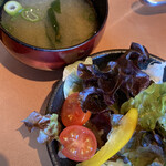 源氏本店 - Bセットの味噌汁とサラダ