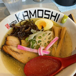鶏 soba KAMOSHI - スープ