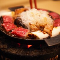 太田なわのれん - 牛鍋(調理中)