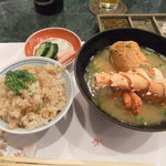 大洋軒 - 〆のガーリック炒飯と伊勢海老の味噌汁