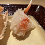 富小路 やま岸 - 爪は歯で刮ぎ取るように。より粒のような歯当たりを感じます。甘い〜！美味しい♪