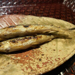 富小路 やま岸 - 3.モロコの炭焼き（別名　モロコマスツリー）