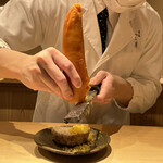 富小路 やま岸 - 自家製からすみをたっぷり削って振りかけて、、、