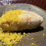 富小路 やま岸 - 8.大阪　富田林　海老芋揚げ　自家製からすみを振りかけて