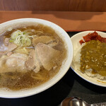 盛来軒 - ラーメン半カレーセット(¥940)+大盛(¥110)