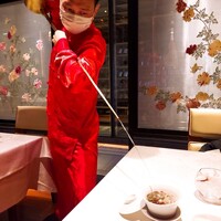 四川豆花飯荘 東京店 - 茶芸師によるパフォーマンス