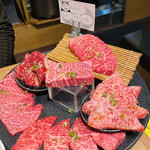 神田焼肉 俺の肉 - 「俺のデラックス盛り！」ハーフ400g