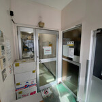 Mamizuansuriruarakawakoubou - 室内入ると普通の工場の入口です。ちょっとドキドキ(^◇^;)