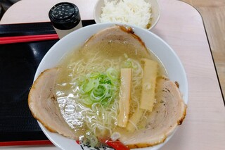 らーめん 丸美 春鶴 - 塩チャーシュー、小ライス