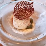 MAISON LAFITE - ハ女茶のソルベ、アーモンドを染み込ませたエスプーマ、ミルクのムース、きな粉、よもぎ団子