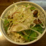 麺鮮醤油房 周月 - ちゃーしゅー丼…マヨネーズ掛かってるやん！？と思ったが、これがまた旨い！