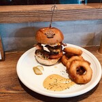 The Burger Stand N’s - N's Burgerとオニオンリング