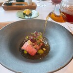 MAISON LAFITE - 牛から出した熱々のコンソメをかけると、肉に少し火が通って絶品！