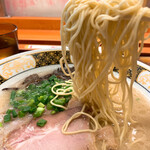 ラーメン凪 - 麺は極細ストレート