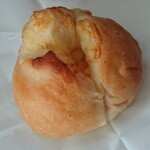 ゴジュウニチョウメベーカリー - チーズの白パン180円(税別)=198円 202112