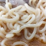 東麺房 - 中太縮れ麺です