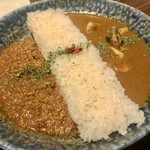 麻布十番 薬膳カレー 新海 - ２種の合掛けカレー