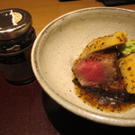 神保町 傳 - 58℃で3時間半低温調理した牛もも肉と筍、蜂蜜トリュフの餡と1