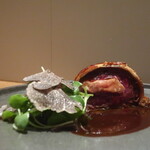 フィエルテ - 鹿児島県産 尾長鴨のパイ包み焼き 黒トリュフ添えアップ