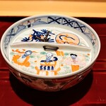 銀座 しのはら - 蓋が愛嬌ある絵付け