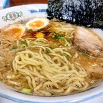 Sen - うまいスープをたっぷり吸わせた中細麺