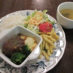 小さな街の食堂 cafe MISTY - 煮込みハンバーグ（デザート付き）890円