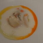 ラ カンロ - 目もそそる三色ソースの輪。ラカンロ得意なカレー風味なオイルも。蛤が肉厚で大きくて旨い。