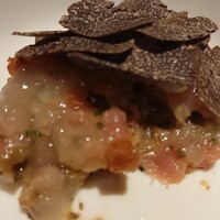 ラ カンロ - 仔牛のタルタルがコンテチーズジュレで官能的に艶かしく隠れていました。