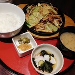 京○ - きのこと豚バラ辛味噌炒め定食です