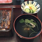 信川円 - お椀とお新香