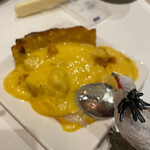 シカゴピザ＆スフレオムレツ Meat&Cheese ARK2nd - チーズは表面だけで、
            中はベシャメルソースです(^~^)b