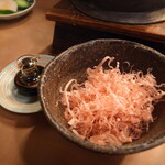 余志屋 - かつおぶしたっぷりで