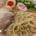 Ramen Niwakoshi - 麺とチャーシュー