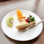 TIERRA Cafe - ロー・チーズケーキ。ランチ＋330円